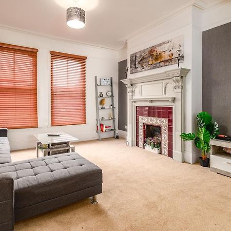 Spacious Contractor House For Large Groups - Private Parking Northampton Exterior foto