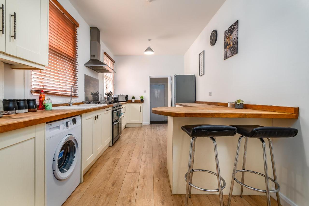 Spacious Contractor House For Large Groups - Private Parking Northampton Exterior foto